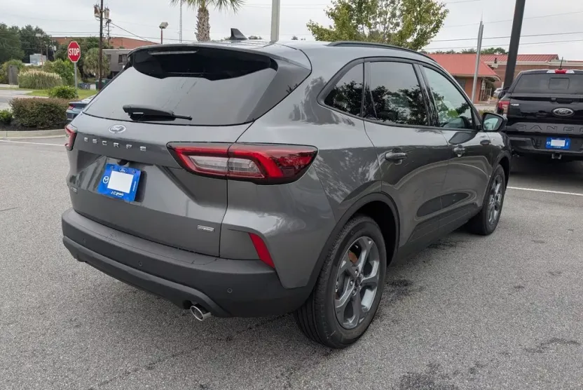 2025 Ford Escape Hybrid ST-Line photo 1