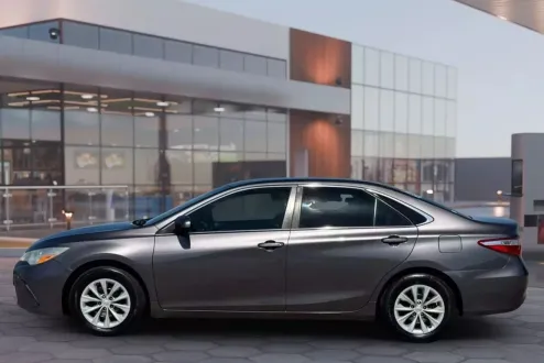 2015 Toyota Camry LE photo 3