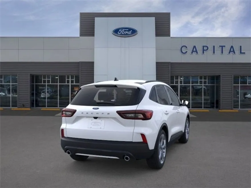 2025 Ford Escape ST-Line photo 1