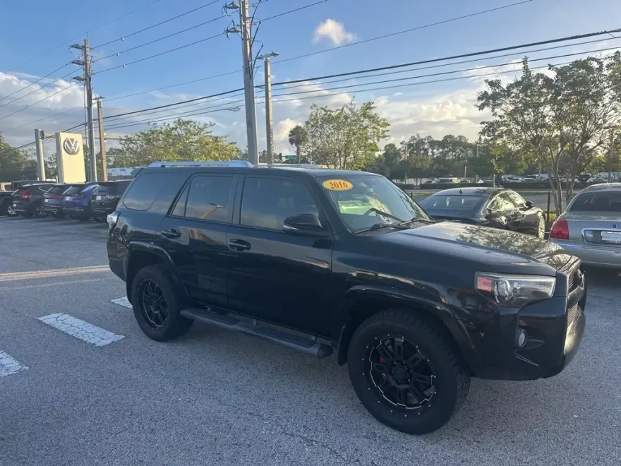 2016 Toyota 4Runner SR5 photo 1