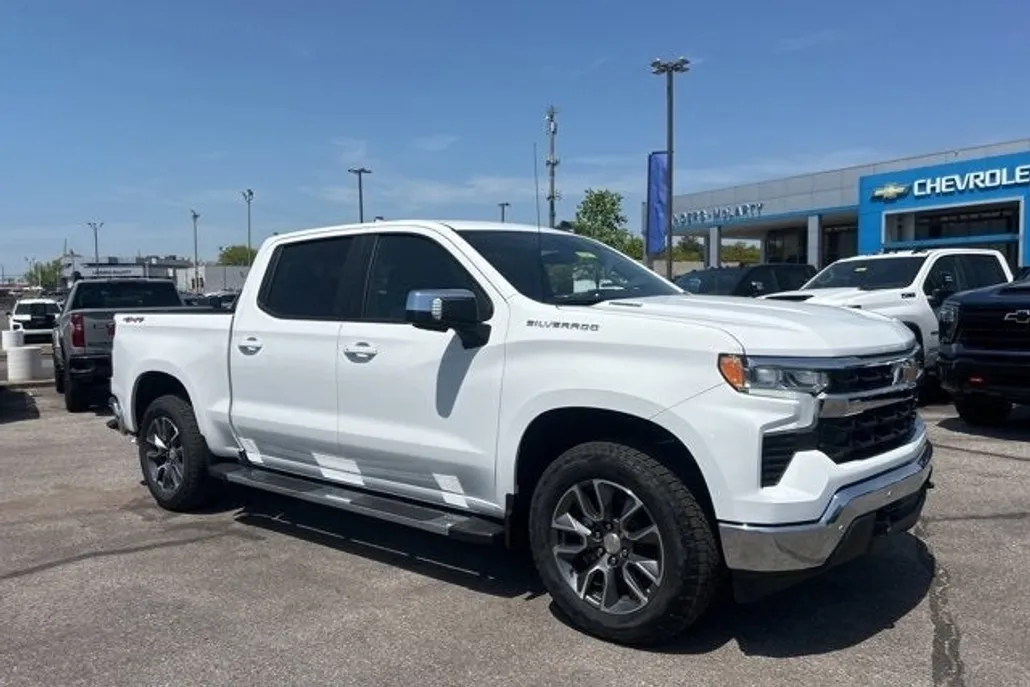 2025 Chevrolet Silverado 1500 LT photo 1