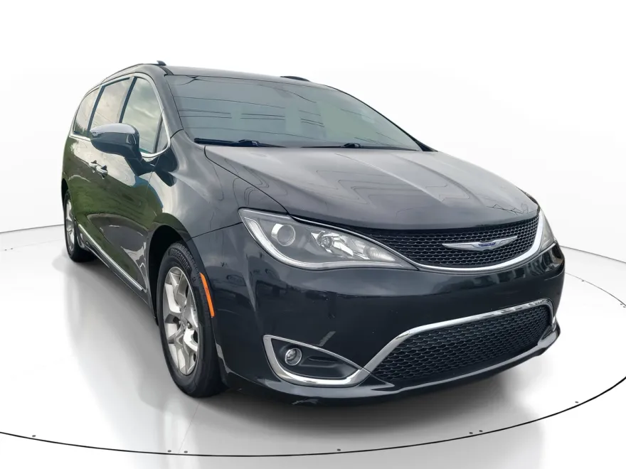 2019 Chrysler Pacifica Limited photo 1