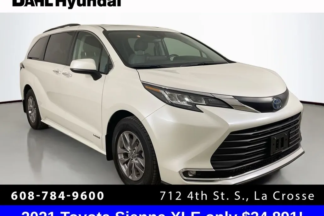 2021 Toyota Sienna XLE photo 1