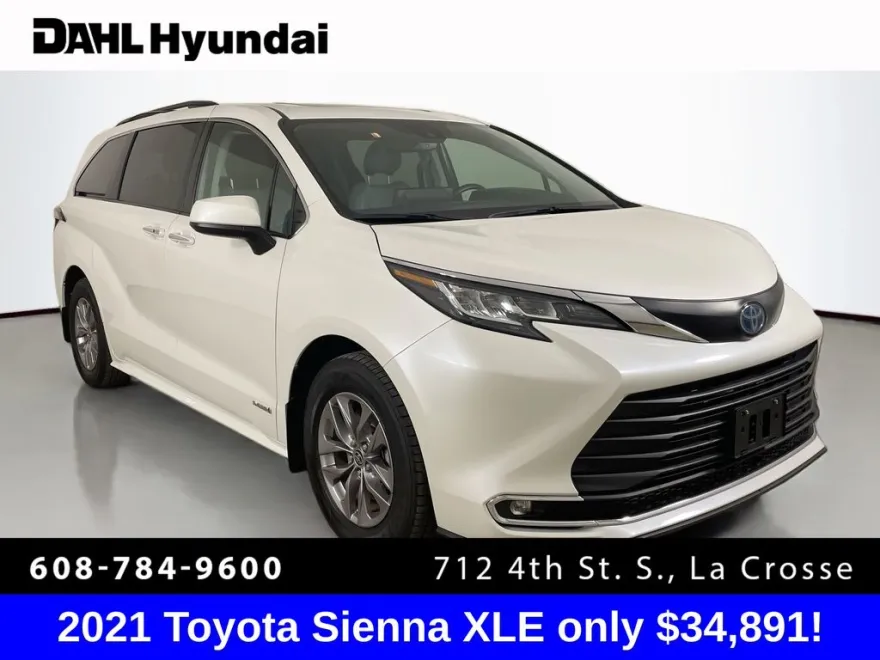 2021 Toyota Sienna XLE photo 1