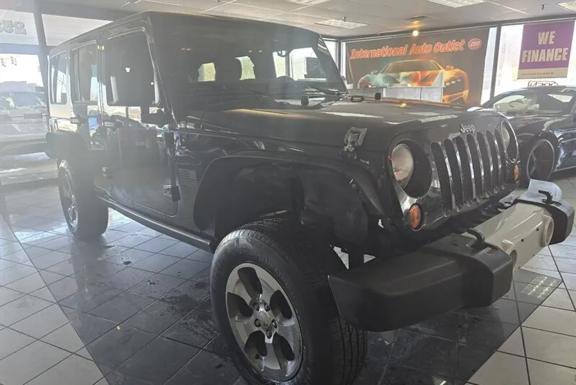 2013 Jeep Wrangler Unlimited Sahara photo 1