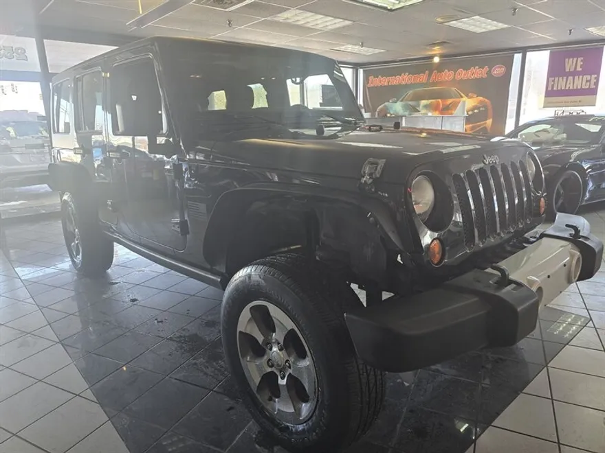2013 Jeep Wrangler Unlimited Sahara photo 1