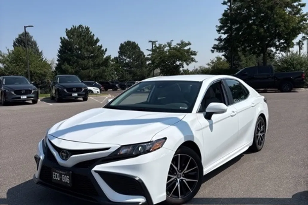 2024 Toyota Camry SE photo 1