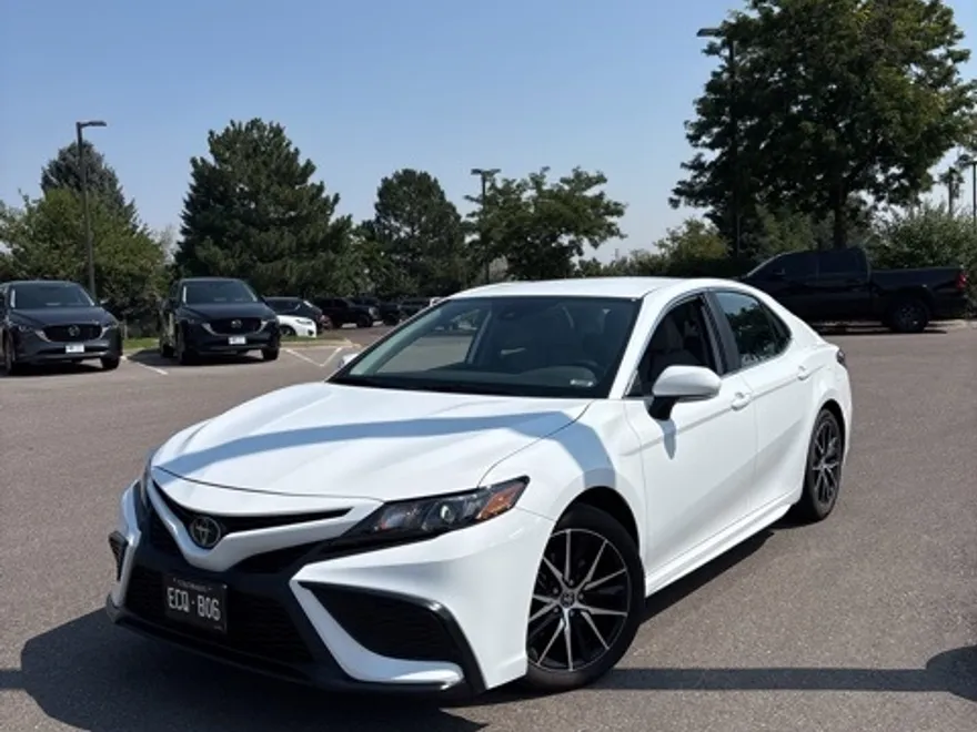 2024 Toyota Camry SE photo 1