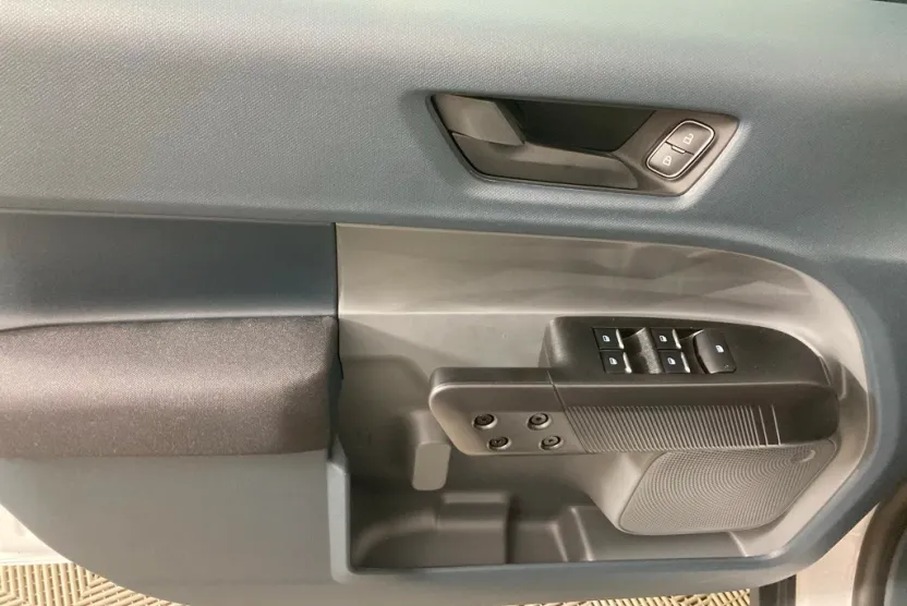 2025 Ford Maverick XL photo 1