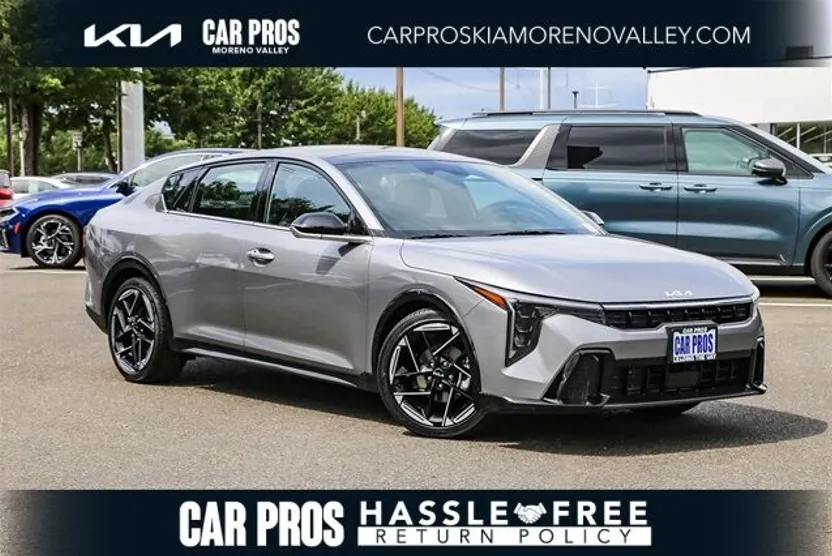 2025 Kia K4 GT-Line photo 1