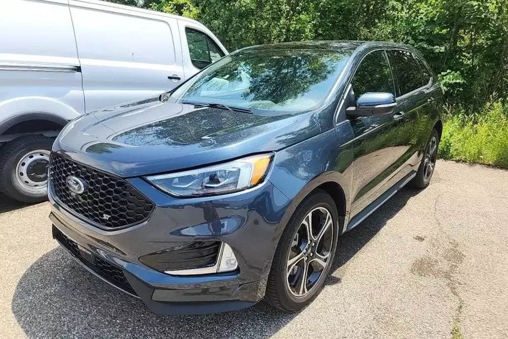 2022 Ford Edge ST photo 1