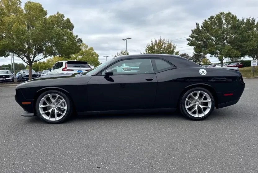 2023 Dodge Challenger GT photo 1