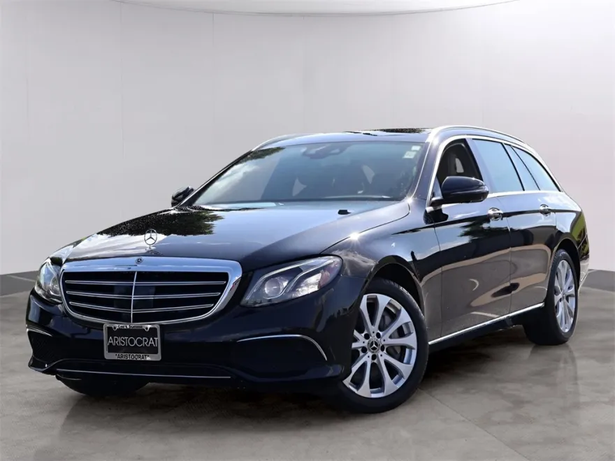 2017 Mercedes Benz E 400 4MATIC photo 1