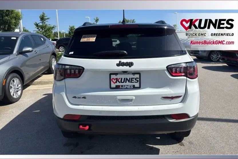 2024 Jeep Compass Trailhawk photo 1