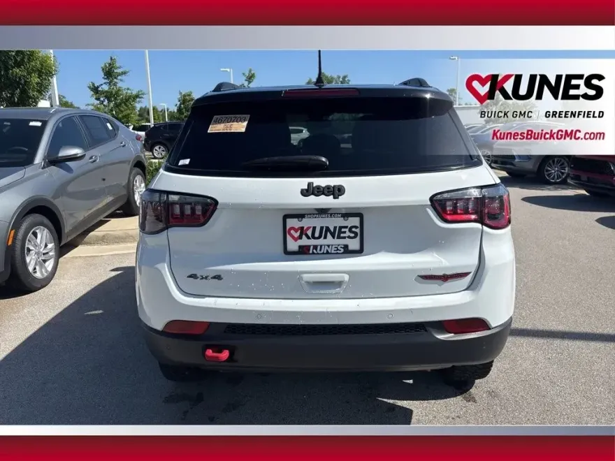 2024 Jeep Compass Trailhawk photo 1
