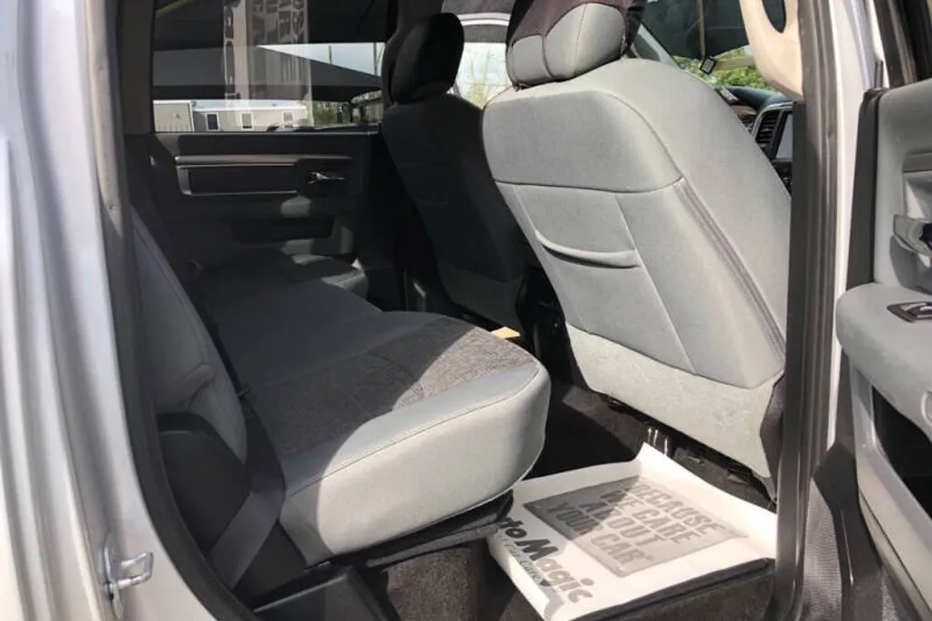 2016 Ram 1500 SLT photo 1