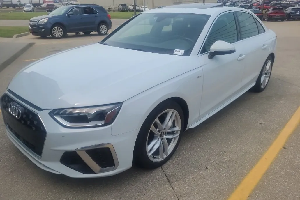 2023 Audi A4 S line Quattro Premium Plus photo 1