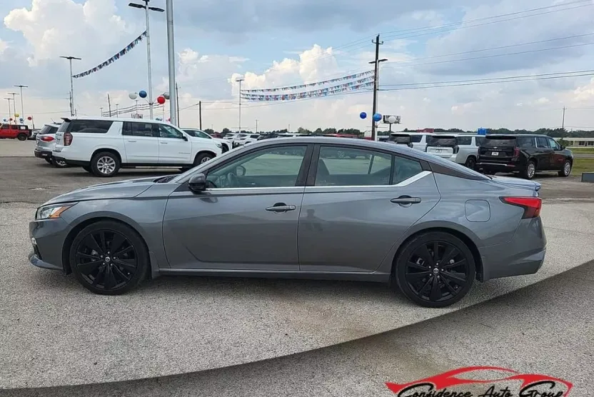 2022 Nissan Altima 2.5 SR photo 1
