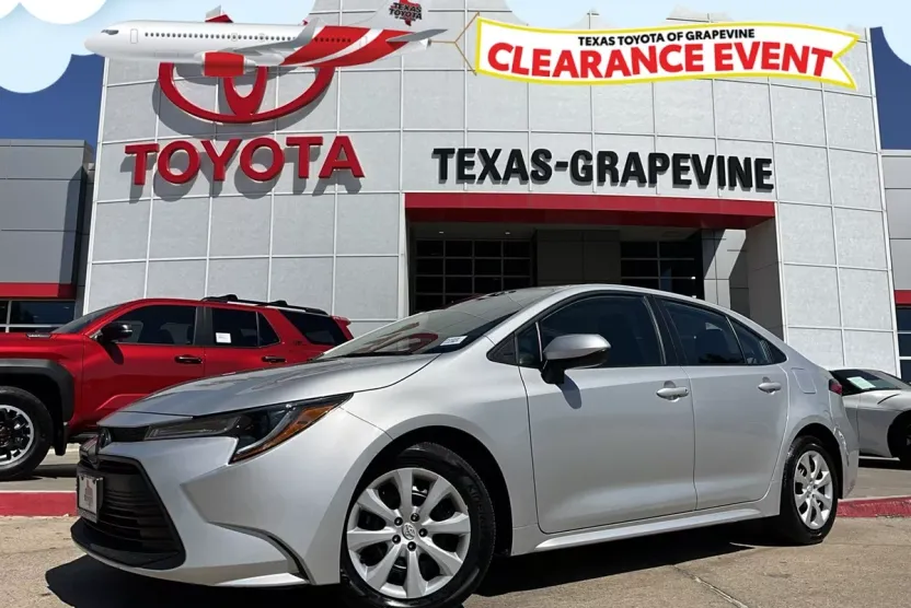 2024 Toyota Corolla LE photo 1