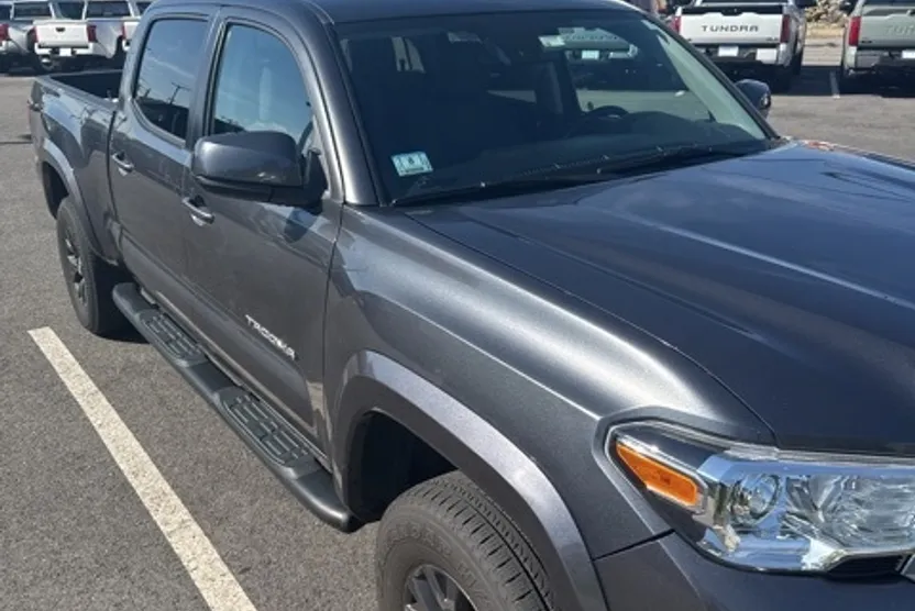 2020 Toyota Tacoma SR5 photo 1