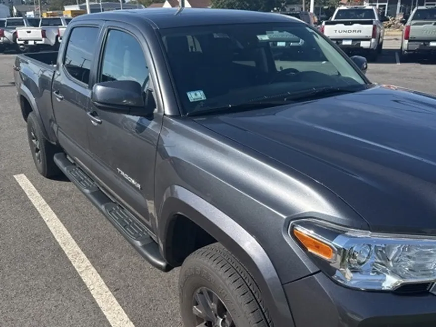 2020 Toyota Tacoma SR5 photo 1