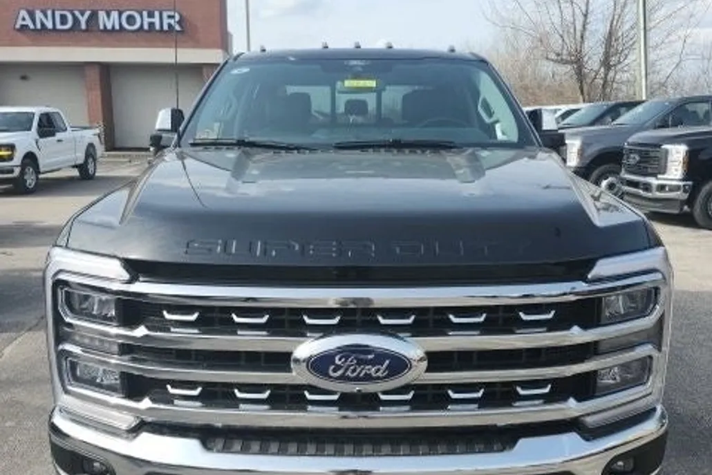 2025 Ford F-350 Lariat photo 1