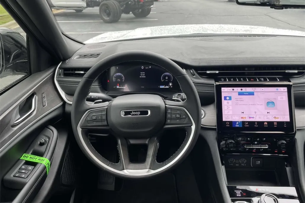 2025 Jeep Grand Cherokee Limited photo 1