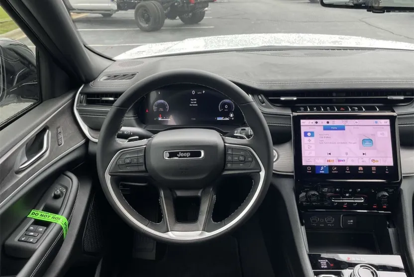 2025 Jeep Grand Cherokee Limited photo 1