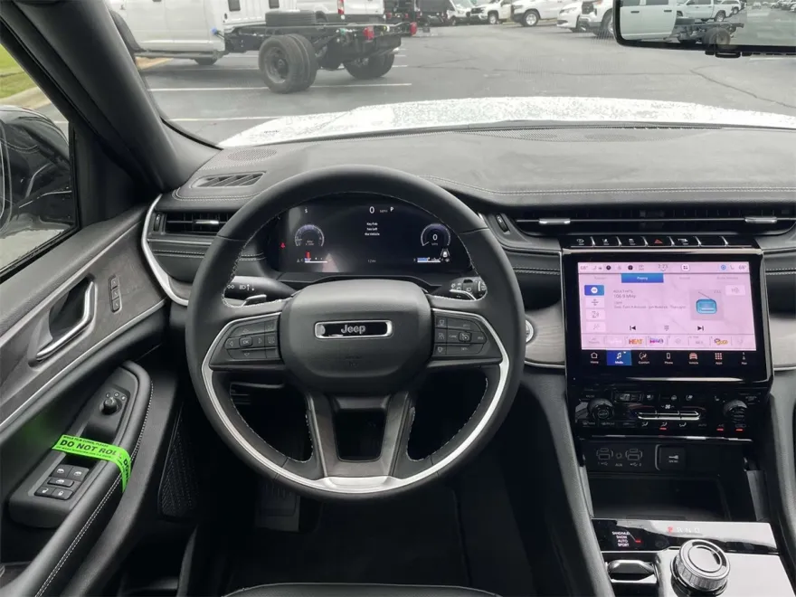 2025 Jeep Grand Cherokee Limited photo 1