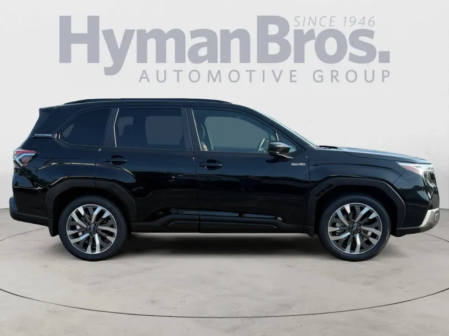 2025 Subaru Forester Touring photo 1