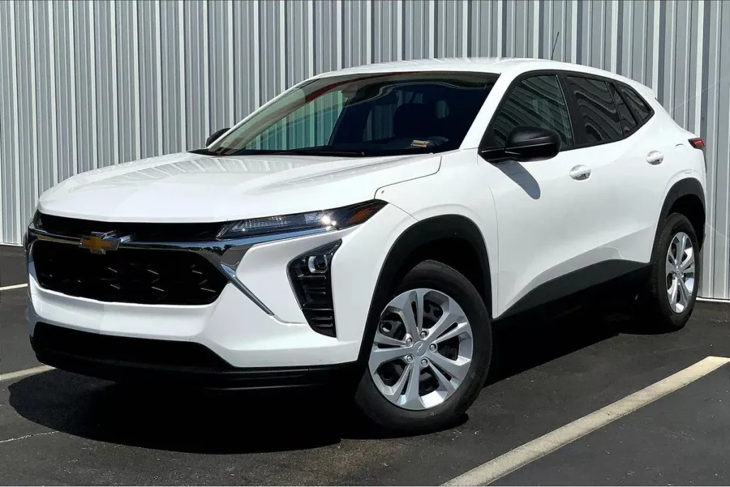 2025 Chevrolet Trax LS photo 1