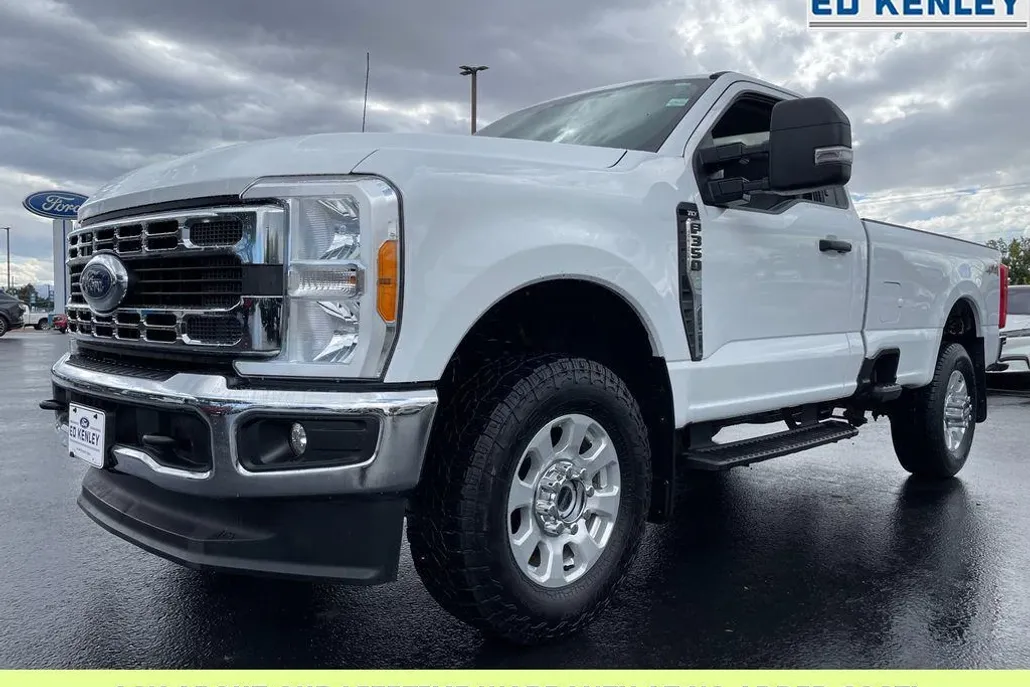 2023 Ford F-350 XLT photo 1