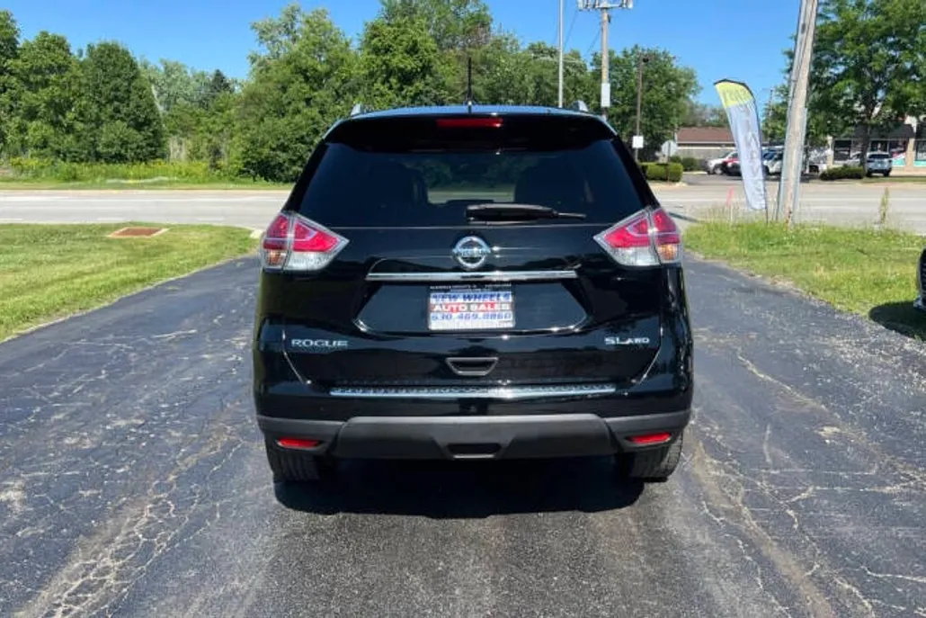 2015 Nissan Rogue SL photo 1