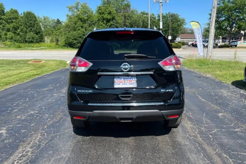 2015 Nissan Rogue SL photo 1