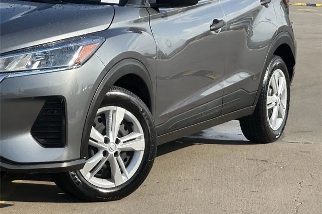 2024 Nissan Kicks S photo 1