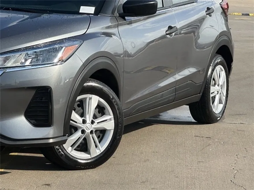 2024 Nissan Kicks S photo 1
