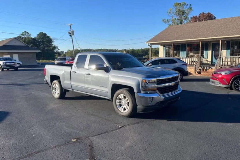 2016 Chevrolet Silverado 1500 LT photo 1
