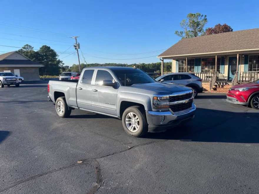 2016 Chevrolet Silverado 1500 LT photo 1
