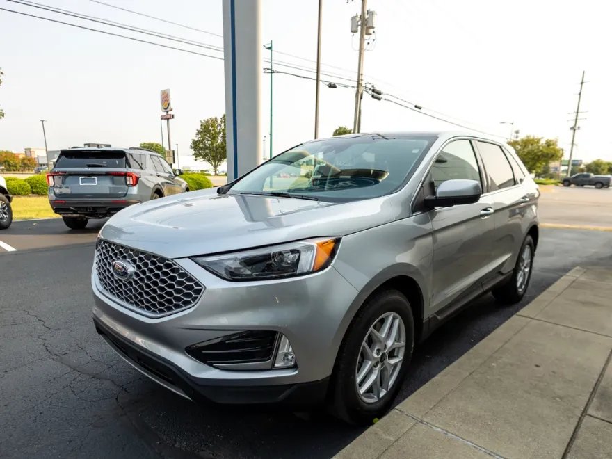 2023 Ford Edge SEL photo 1