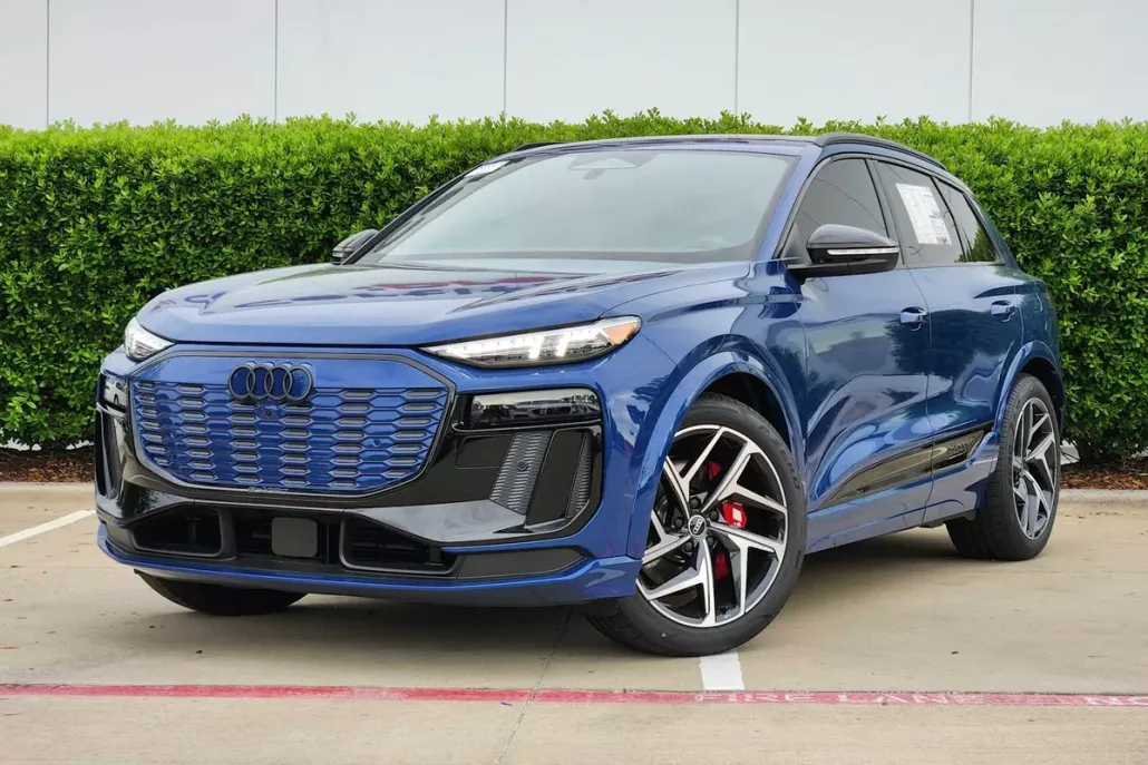 2025 Audi SQ6 photo 1