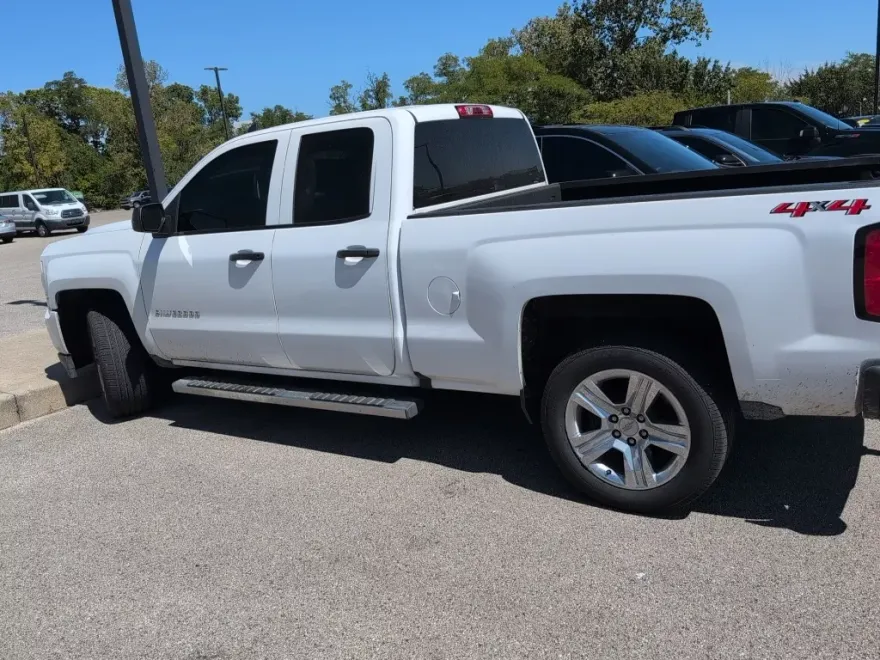 2018 Chevrolet Silverado 1500 Custom photo 1