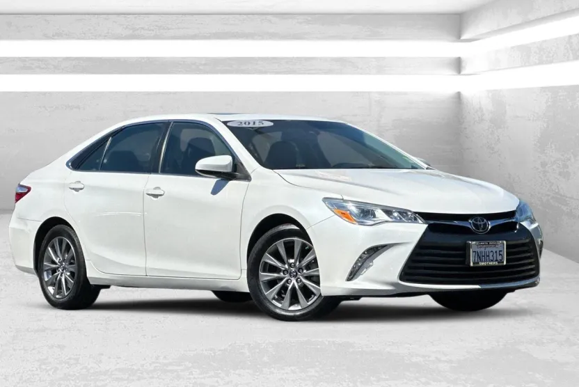 2015 Toyota Camry photo 1
