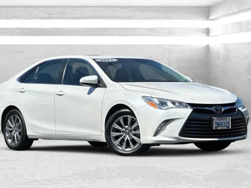 2015 Toyota Camry photo 1