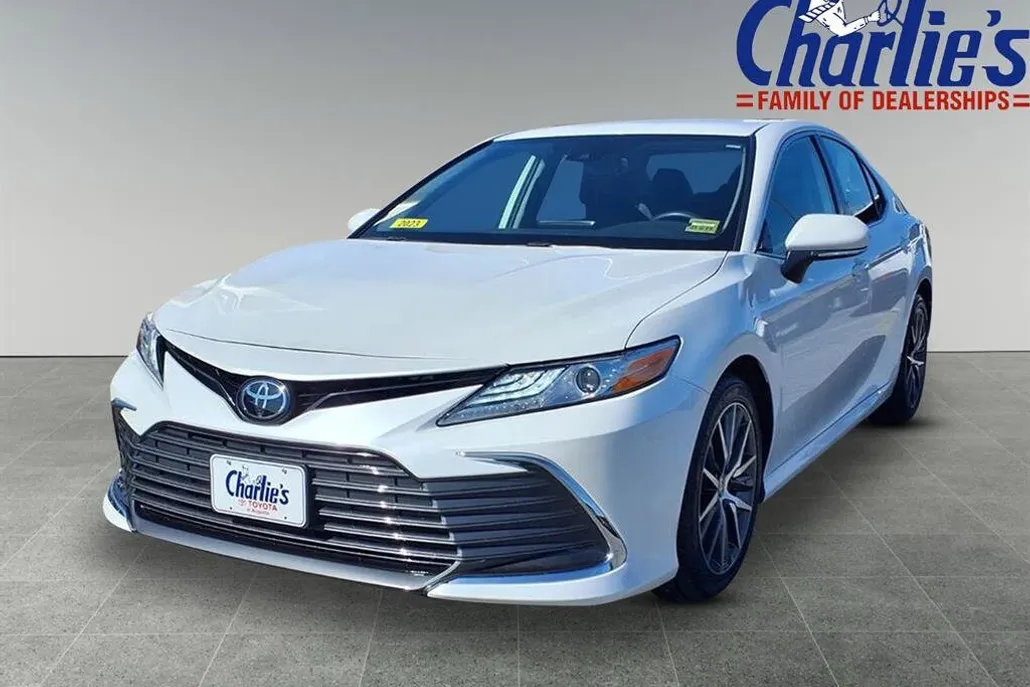 2023 Toyota Camry XLE photo 1
