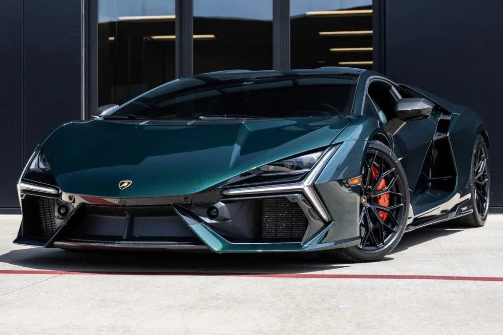 2024 Lamborghini Revuelto photo 1