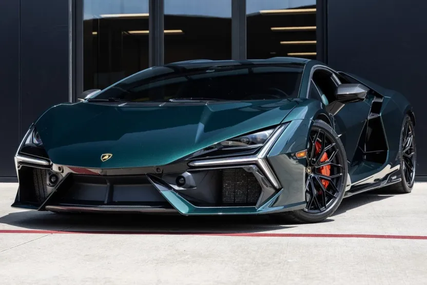 2024 Lamborghini Revuelto photo 1