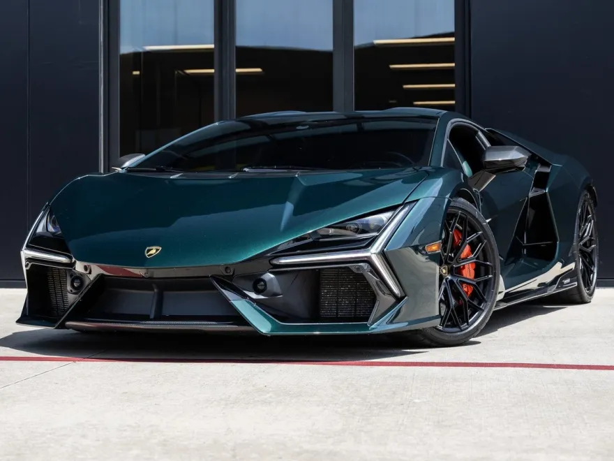 2024 Lamborghini Revuelto photo 1
