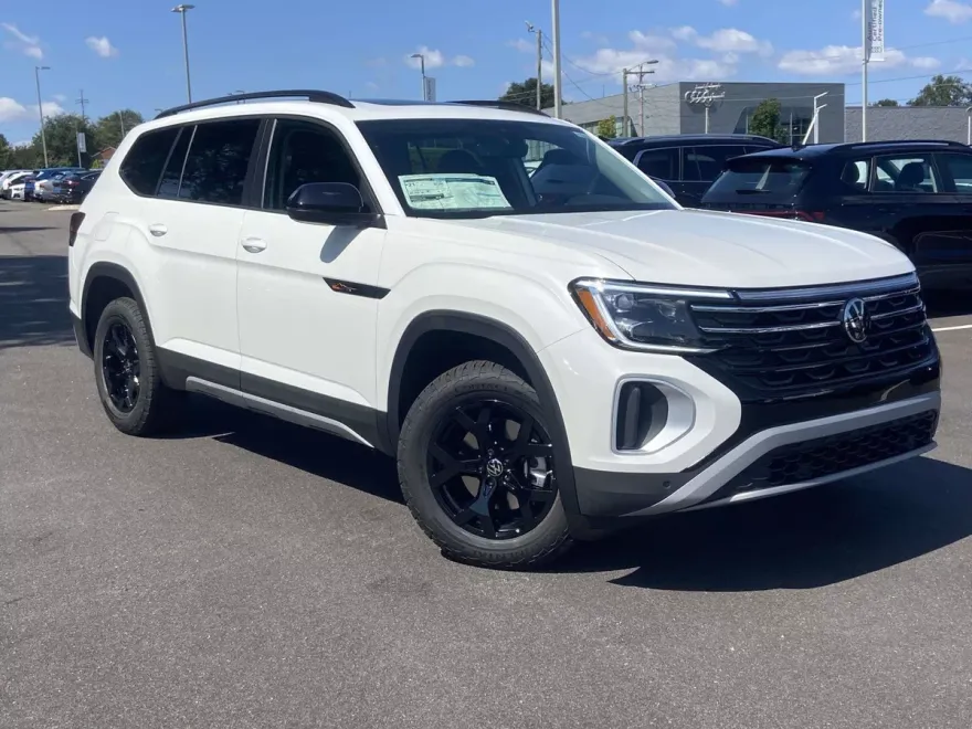 2026 Volkswagen Atlas Peak Edition SE photo 1
