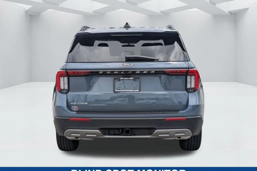 2025 Ford Explorer photo 1