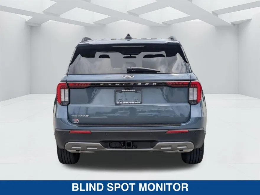 2025 Ford Explorer photo 1